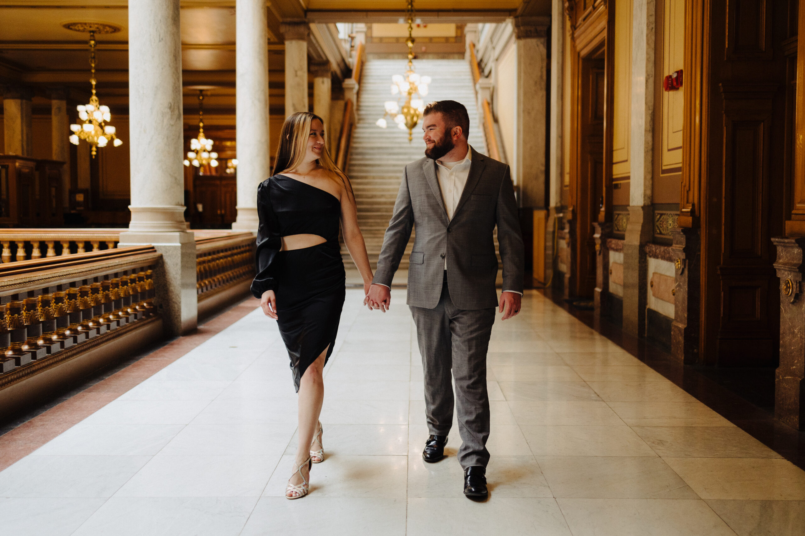 couple engagement photos at the indiana state house
